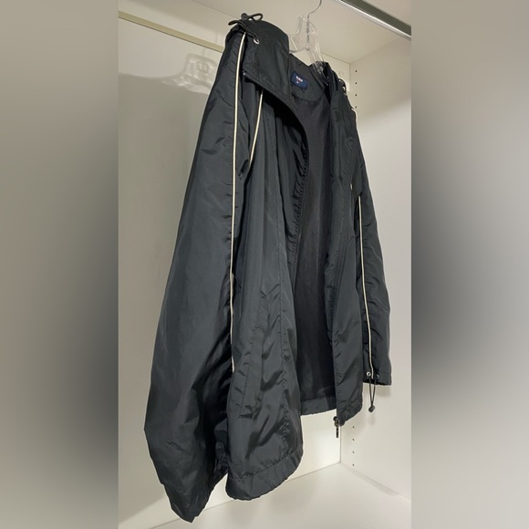 Uniqlo windbreaker - Picture 3 of 11